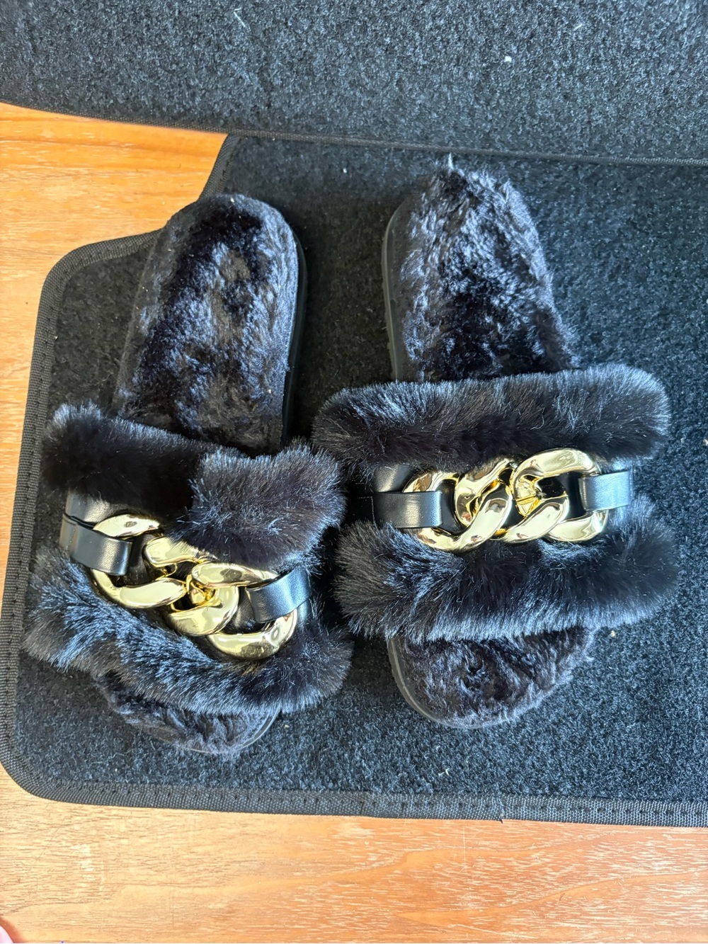 🖤 Faux Fur Chain Slide Sandals Women’s Size 9-9.5 NWOT 🖤